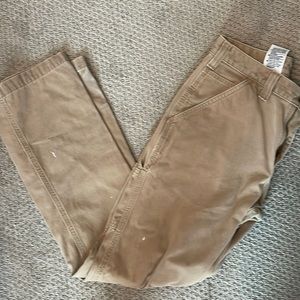 Mens Carhartt Pants - 31x32 - Relaxed fit. Some white paint on the legs.